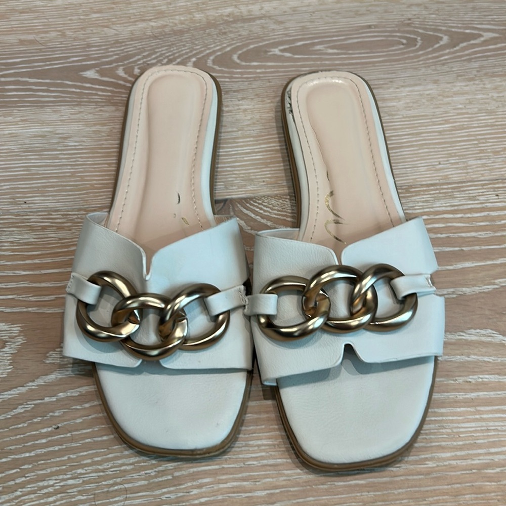 Size 6.5 CREAM slides with buckel